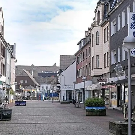 In بيت ضيافة داتلن