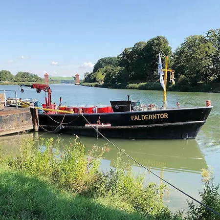 In بيت ضيافة